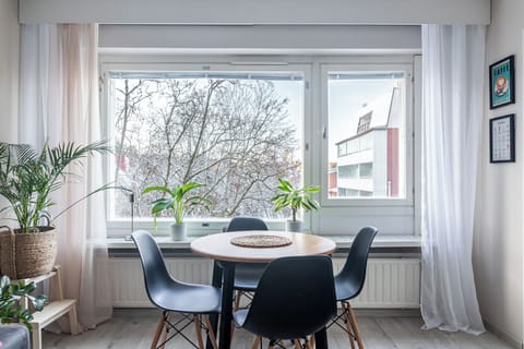 Superior Studio, City View | In-room dining