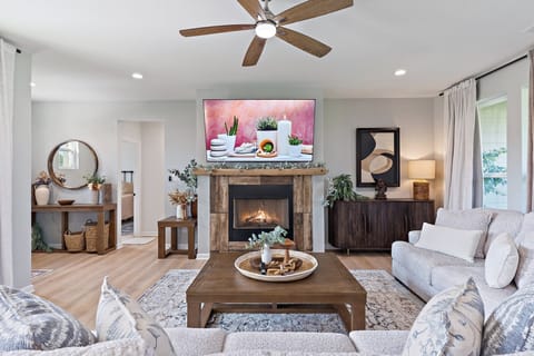 Chic and cozy luxury living within minutes to the best Rockwall has to offer!