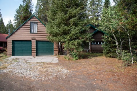 Detached garage with loft bedroom (private entrance at back, garage not for guest use)