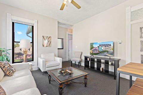 Living Room / Lounge