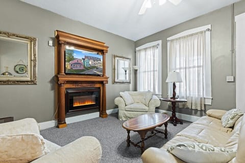 Living Room / Lounge