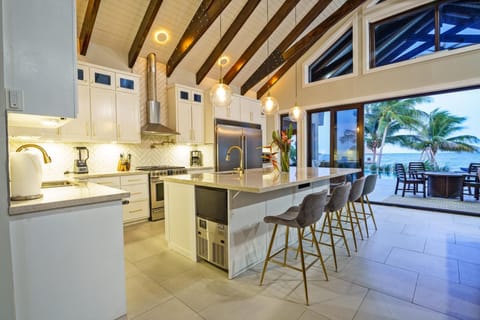 Casa de Wilson - 5 Bedroom Beachfront Villa (4257)