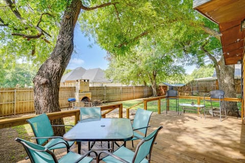 Granbury Vacation Rental | 3BR | 2BA | 1,100 Sq Ft | 2 Steps to Enter