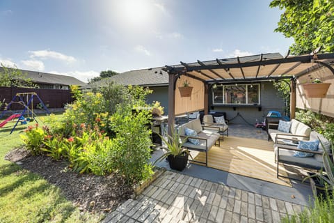 Austin Vacation Rental | 3BR | 2BA | 1,650 Sq Ft | 2 Steps Required
