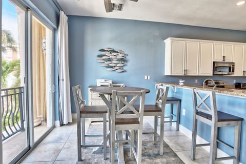 Extra Dining with Seating for 4