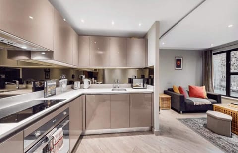 Apartment | Private kitchen | Fridge, microwave, oven, stovetop