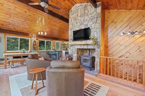 Modern, updated cabin