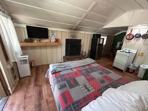 Cabin 2 Studio inside