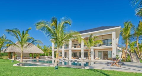 Corales 83 - Unique luxury villa w/ heated pool, jacuzzi, sauna, gym, and chef (3589)