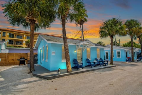 Just steps to the beach, this cozy cottage is perfect for small families!