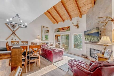 Main Living Space: Bright and open layout, living room w/ plush furnishings and gas fireplace, dining room, kitchen, balcony