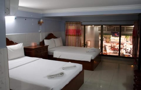 Standard Twin Room | Desk, free WiFi