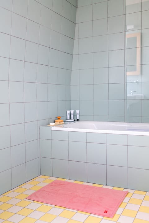 Superior Double or Twin Room | Bathroom | Hair dryer, towels