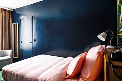 Single Room | Minibar, in-room safe, soundproofing, iron/ironing board