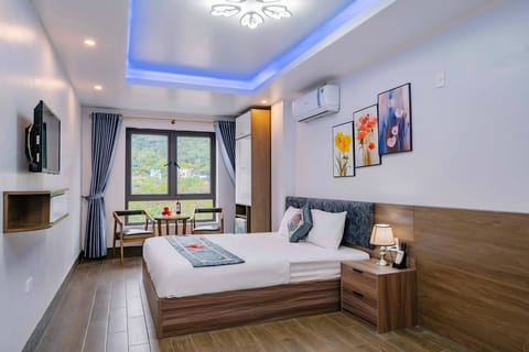 Panoramic Double Room | Desk, laptop workspace, soundproofing, WiFi (free)