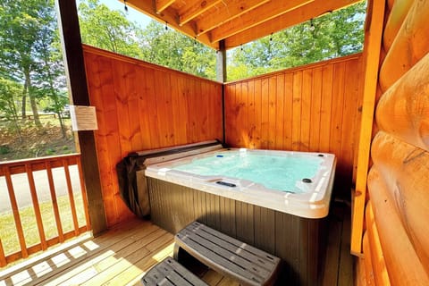 Shepherd's Rest's bubbling hot tub