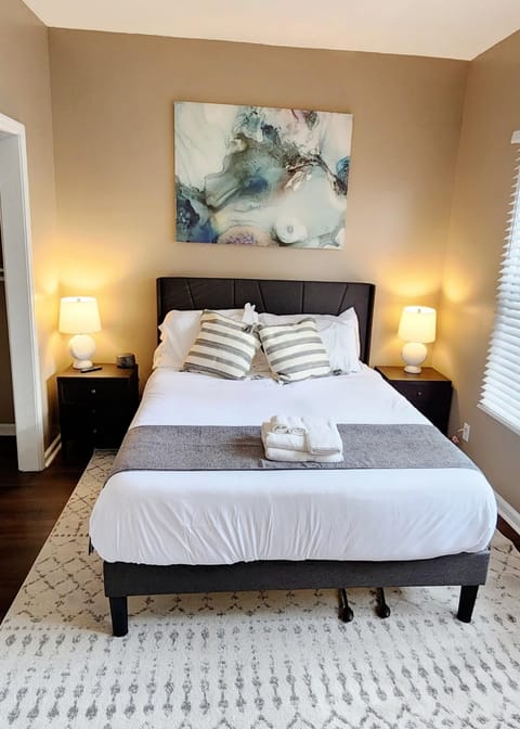 House | 6 bedrooms, desk, high-speed internet