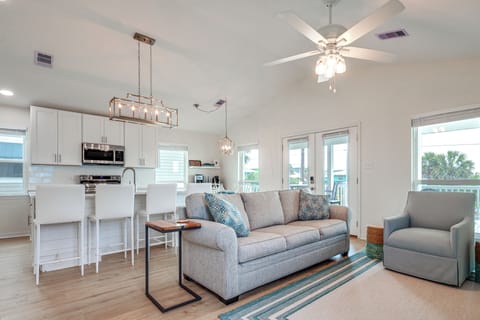 Gulf Shores Vacation Rental | 2BR | 2BA | 880 Sq Ft | Stairs Required