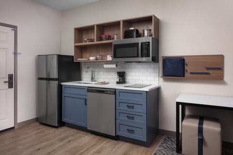 In-room safe, desk, iron/ironing board, free WiFi