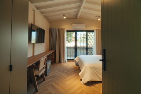Luxury Room | Minibar, desk, laptop workspace, iron/ironing board