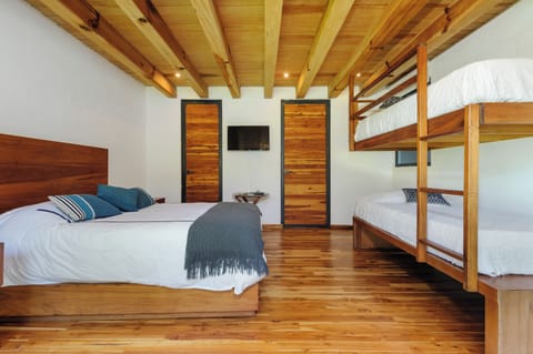 Deluxe House | 4 bedrooms, individually decorated, individually furnished, desk