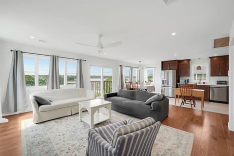 Living Room/Kitchen