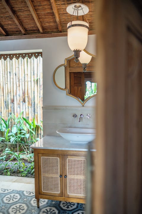 Couples treatment rooms, sauna, steam room, deep-tissue massages