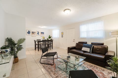Spacious living room