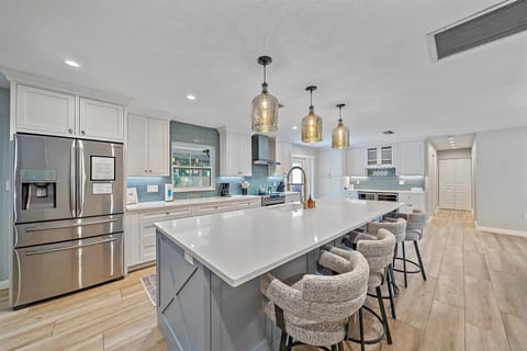 This fully-stoked kitchen is going to take your breath away! Island seating for 4, and everything you'll need for a home cooked meal!
