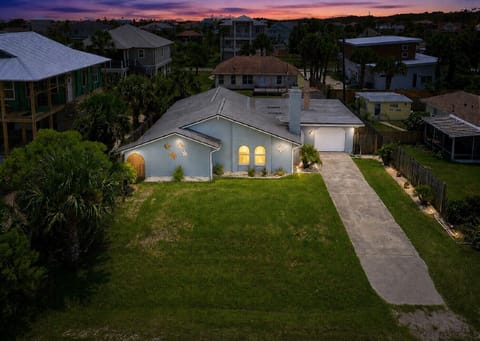 Welcome to Oceanside Oasis! Short golf cart ride to the surf and sand!!