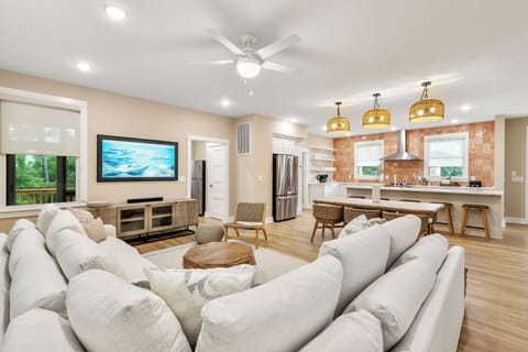 CL01: Creamsicle Cottage | Mid Level Living Area