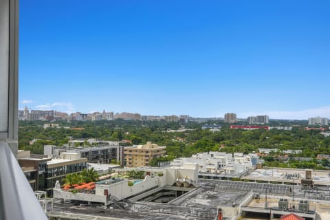 Comfort Apartment, 1 King Bed, Kitchenette, Bay View | Balcony view