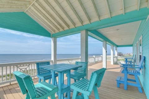 Gilchrist Vacation Rental | 3BR | 2BA | 1,300 Sq Ft | Stairs Required