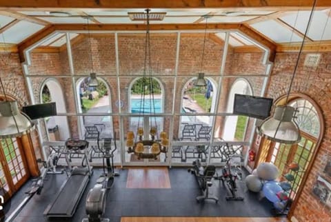 House | 2 bedrooms, desk