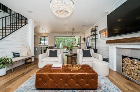 House | 5 bedrooms, high-speed internet