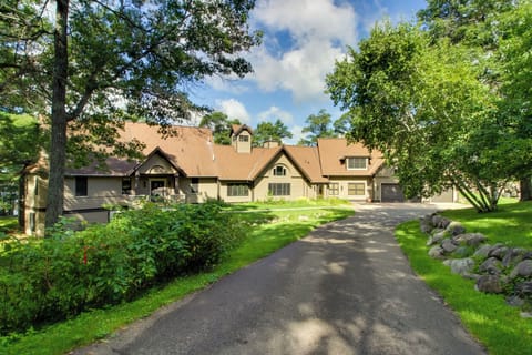 Lake Shore Vacation Rental | 7BR | 6.5BA | Stairs Required | 6,758 Sq Ft
