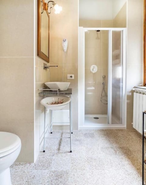 Shower, free toiletries, hair dryer, towels