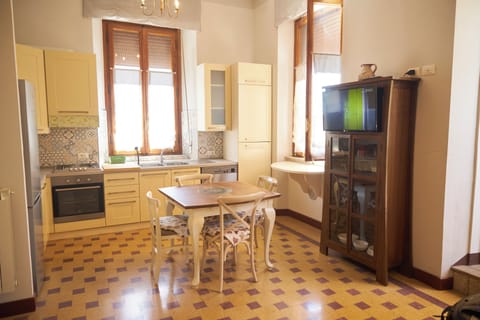 Appartamento Tina con Terrazza Privata | Private kitchen | Mini-fridge, microwave