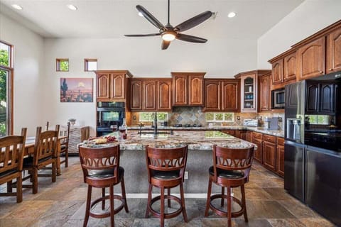 Stunning and fully equipped kitchen with stainless steel appliances and a dining table.