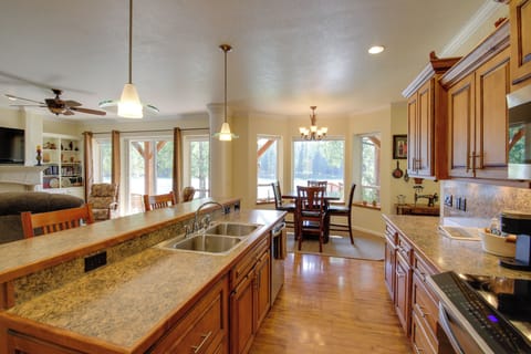 House (3 Bedrooms) | Interior