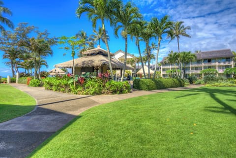 Castle at Palms at Waikiki - Exterior (16)