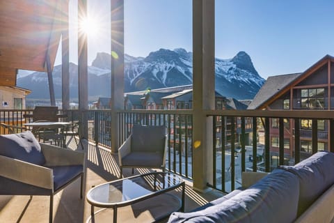 Breathtaking iconic mountain views from the deck