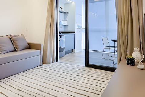 Apartment | Living area | Flat-screen TV