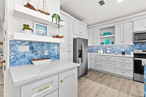 Spacious open concept kitchen with stainless steel appliances & ample cabinet space!