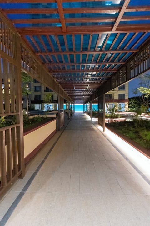 Deluxe Apartment, 1 King Bed, Kitchen, City View | Terrace/patio