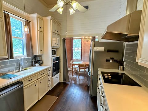 Fully equipped kitchen, for all your cooking needs!