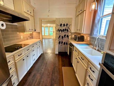 ea1538d3-8280-4c32-ae95-e6d4c79cba1f