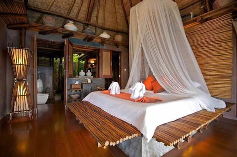 Classic Villa, 1 Bedroom | Minibar, bed sheets