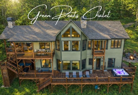 Welcome to Green Peaks Chalet, your private mountain retreat, with stunning views, a cedar sauna, hot tub and other fabulous amenities await your arrival!