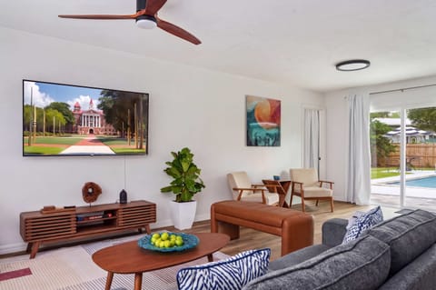 Kick back in our thoughtfully designed lounge. Featuring high-end MCM decor, high-speed streaming, and direct access to the outdoor patio and pool, it’s the heart of your home away from home.
